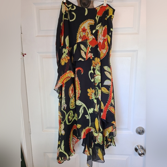 (340) Dana Buchman Woman's Silk Floral Print Skirt, Size: 12 Color: Black - Picture 13 of 16